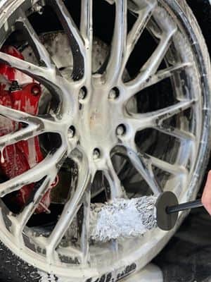 מברשת לניקוי גלגלים