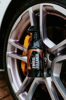 מנקה חישוקים ומתכות – GYEON Q²M Iron Wheel Cleaner