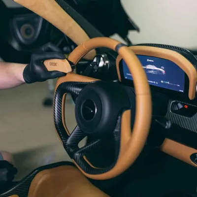 מברשת ארגונומית לניקוי עור – GYEON Q²M LeatherBrush