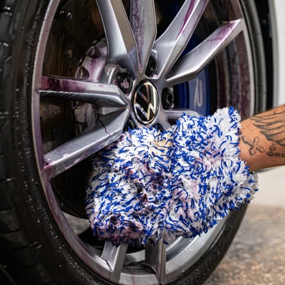 כפפת מיקרופייבר לניקוי חישוקים – Q²M WheelMitt EVO GYEON