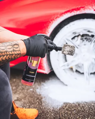 מנקה צמיגים וגומי חיצוני - Yum Undress