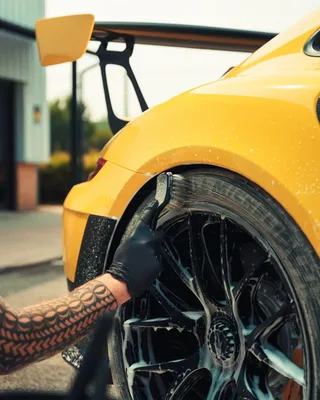 מנקה צמיגים וגומי חיצוני - Yum Undress