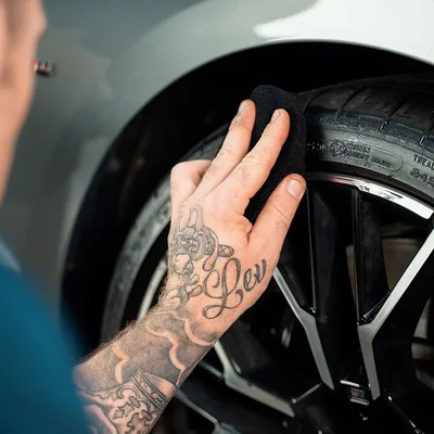 חומר טיפוח לפלסטיק, עור, ויניל וגומי - labocosmetica HYDRA